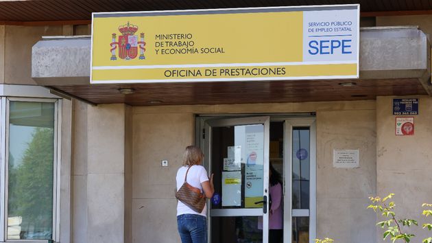 Deja de ir por las tardes, la despiden y el SEPE le exige devolver miles de euros del paro al creer que forzó su despido: la justicia se pone de su lado y se queda la ayuda