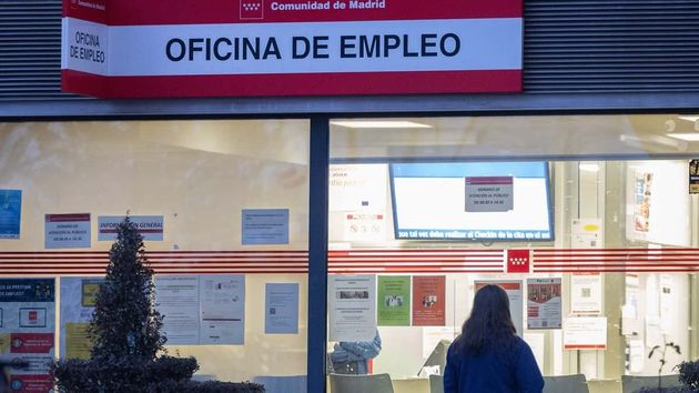 Pierde el subsidio para mayores de 52 años y deberá devolver 5.423,04 euros al SEPE por no comunicar que ganó 17.010,98 euros