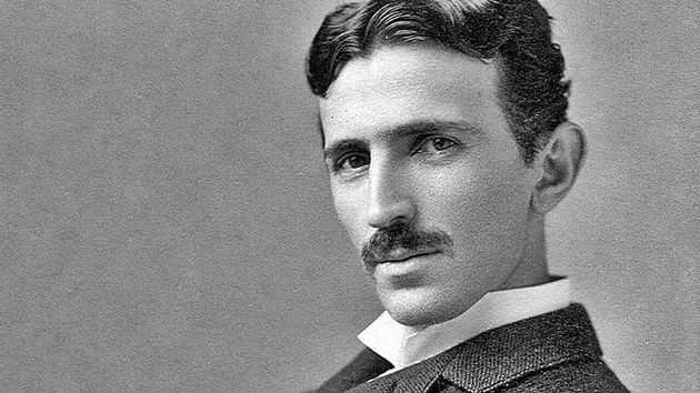 Nikola Tesla, inventor: “Uno debe estar cuerdo para pensar con claridad, pero uno puede pensar profundamente y estar completamente loco”