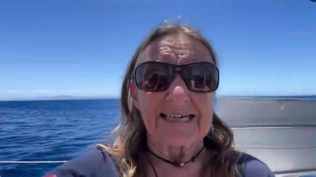 Jeanne Socrates, de 77 años, da la vuelta al mundo en solitario tras más de 330 días en el mar