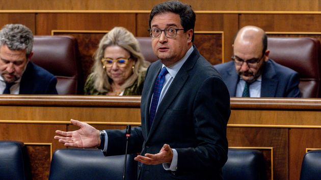 Los funcionarios pueden irse a la empresa privada sin perder su plaza pero con una condición