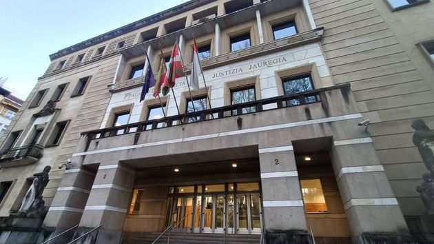 Le despiden de Correos Express tras 31 años trabajando como falso autónomo y ahora deben readmitirle o abonarle 89.954 euros