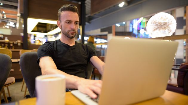 Un millennial que creció en la década de 1990: “lo que los boomers no entienden de nosotros es que trabajamos tres veces más duro por una tercera parte de lo que ellos tenían a nuestra edad"