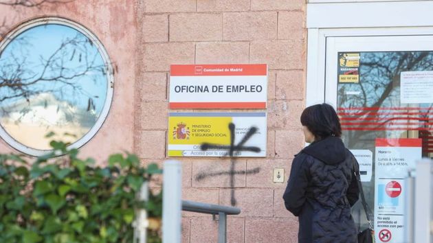 Le reclaman 17.099 euros por cobrar durante cuatro años el subsidio para mayores de 52 años y la justicia lo anula al ser un error del SEPE