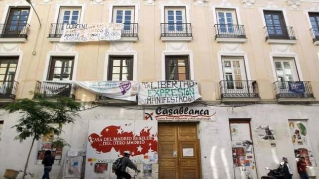 Un casero compra una vivienda ocupada por una familia con un contrato de alquiler de 2013 y logra recuperarla: la justicia ordena el desalojo porque el documento no estaba inscrito en el Registro