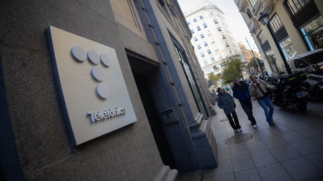 Un trabajador de 57 años denuncia que Telefónica le discriminó por edad y pide 15.002 euros de indemnización: la Justicia lo rechaza