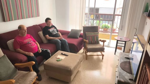 Dos jubilados de 70 años tienen que compartir piso para sobrevivir porque solo cobran 600 euros de pensión