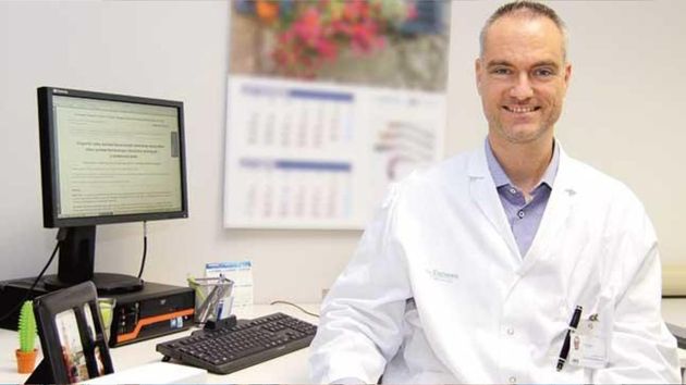 Valerio Perna, especialista en la Clínica Universidad de Navarra: “Cuando desaparezca el cigarro, nos jubilaremos todos los cirujanos torácicos”
