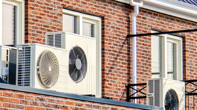 ¿Es mejor un aire acondicionado de ventana o un mini split para el hogar? Los expertos en climatización explican las ventajas y desventajas