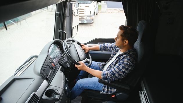 Un camionero que fue despedido por no ponerse el cinturón de seguridad y otras faltas graves acaba ganando el juicio contra su jefe, que ahora le tiene que pagar 54.000 euros