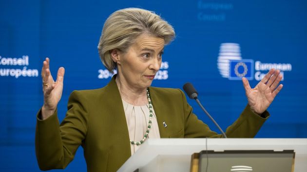 La UE cambia las reglas y, a partir de diciembre de 2026, prohibirá el uso de la IA que vulnere la intimidad de las personas