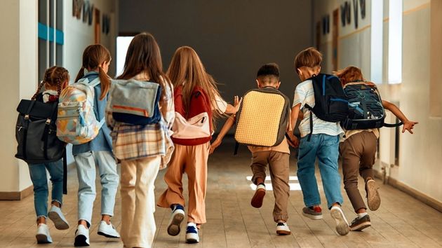 Calendario escolar 2026 - 2027 en Andalucía con estos festivos y ‘puentes’ sin clase