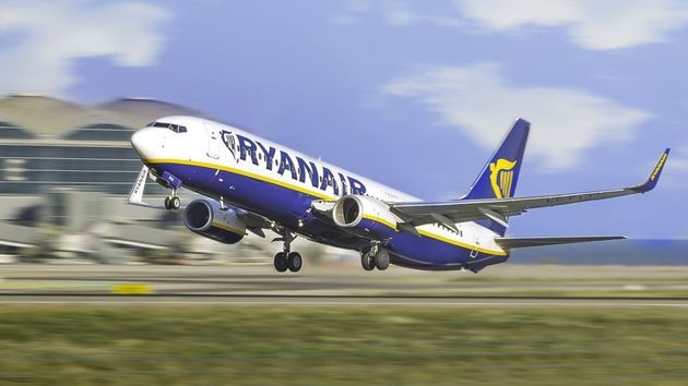 Los controladores aéreos comienzan una huelga 'sorpresa' que deja en tierra a más de 20.000 viajeros