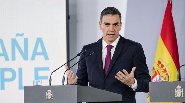 Confirmado por el BOE: a partir de diciembre de 2026, las empresas estarán obligadas a atender por teléfono en menos de 3 minutos a sus clientes