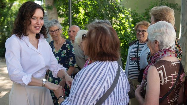 Los hijos pueden deducirse más de 500 euros por cuidar de sus padres mayores de 65 años en la Comunidad de Madrid