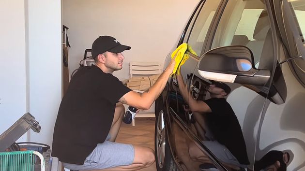 Jaume, dueño de un negocio de lavado de coches: "Trabajando 5 días por semana, facturo entre 3.800 y 4.800 euros al mes"
