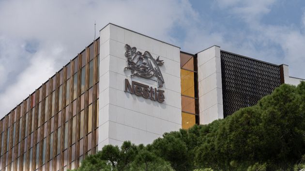 Nestlé firma un preacuerdo con los sindicatos para reducir el ERE a 245 trabajadores
