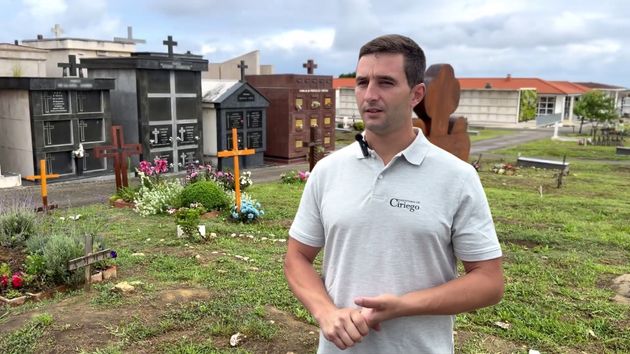 Álex, enterrador: “Hay veces que necesitamos cinco personas para subir un cuerpo. No somos de piedra, pero tenemos que aprender a protegernos”