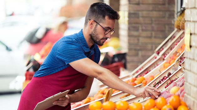 Fernando, reponedor de supermercado: "Me despierto a las 4:30 de la mañana para entrar a trabajar con el objetivo de que a las 9:00 esté todo listo"