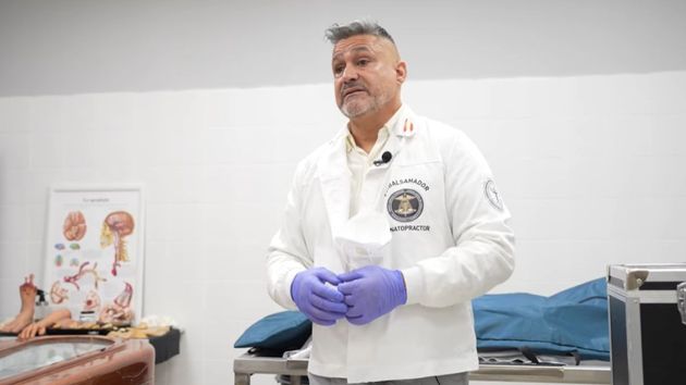 José Luis, tanatopractor, sobre su trabajo: “Preparar fallecidos exige valentía porque hay casos muy traumáticos. Los neonatos y niños tocan la sensibilidad”