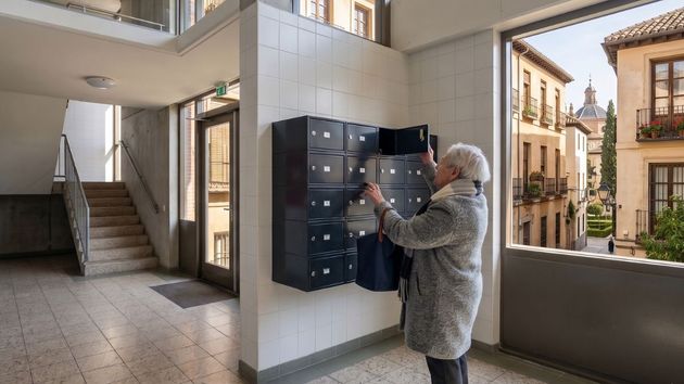 El Gobierno aprueba ayudas de hasta 18.000 euros por vivienda para adaptar comunidades de vecinos con mayores de 65 años