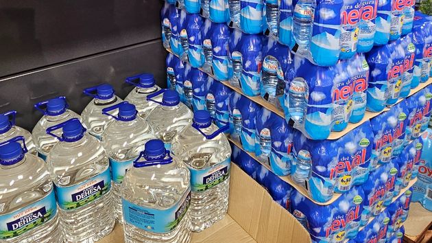 La OCU confirma las 2 mejores marcas de agua embotellada del supermercado