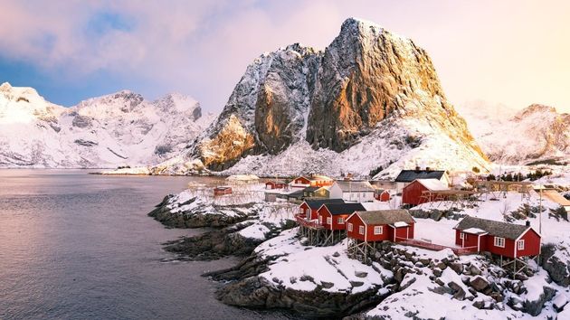 Urgen 45 trabajadores para una piscifactoría de salmón en Noruega: pagan 21 euros la hora y ayudas al alquiler