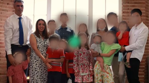 Virginia, madre de 14 hijos: "Nos han negado muchas ayudas y becas, solo miran el nivel de renta sin tener en cuenta que somos 16 personas en casa"