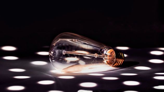 El precio de la luz del jueves 11 de junio de 2026 en el PVPC baja otra vez pero sigue superando los 200 euros en un tramo