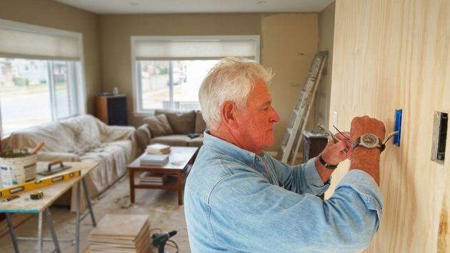 Los inquilinos mayores de 70 años pueden hacer estas obras en un piso de alquiler sin permiso del casero