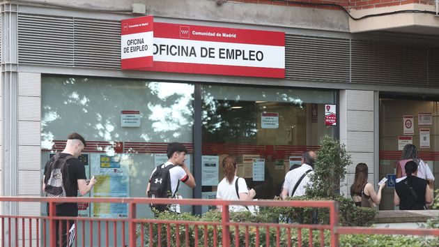 El subsidio para mayores de 52 años y el Ingreso Mínimo Vital se podrán cobrar a la vez si los ingresos no superan la renta garantizada del hogar, pero deben avisar al SEPE