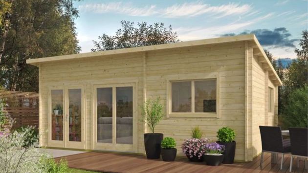 Así es la casa prefabricada de madera con 2 habitaciones y mucha luz natural que se vende rebajada a solo 7.822 euros