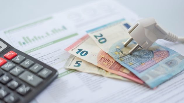 El precio de la luz del lunes 15 de junio en el PVPC: horas más baratas y caras