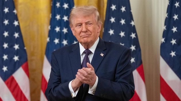 Trump confirma la reapertura del estrecho de Ormuz tras la firma del acuerdo de paz con Irán 