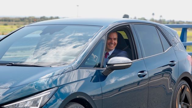 A partir del 6 de julio de 2026, los coches nuevos deberán llevar de serie sistemas para detectar distracciones y frenar ante peatones y ciclistas