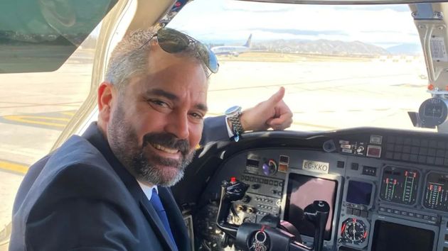 Luis Miñano, piloto de avión de emergencias que transporta órganos para trasplantes: “Funcionamos como una ambulancia y organizamos vuelos en tiempos cortos”
