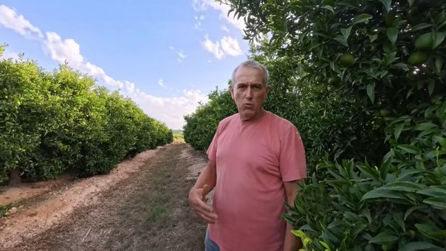 Juan Manuel, agricultor: "Un trabajador aquí cuesta 16 euros la hora y en Egipto cobran 5 al día, es competir en desigualdad"