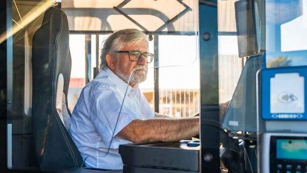 Deniegan la incapacidad permanente a un conductor de autobús al que obligan a volver al trabajo pese a tomar antidepresivos y opiáceos: “No me veo apto para meterme a conducir un autobús”