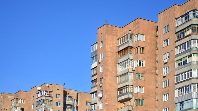 Los expertos están de acuerdo: los bloques de viviendas con más de 20 años pagan más en las facturas de luz y gas