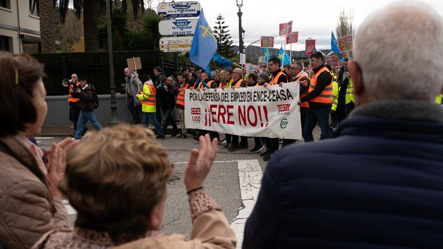 Trabajo confirma que los trabajadores afectados por despidos colectivos han bajado un 23% en abril