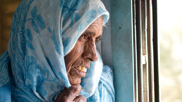 Una mujer marroquí de 66 años se queda sin poder visitar a su hija y sus 4 nietos en España: la Justicia le deniega el visado por no presentar el billete de vuelta