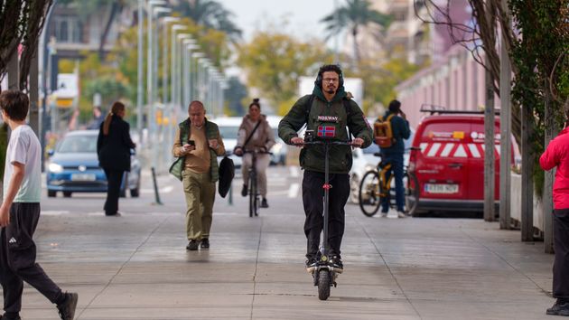 El Gobierno cambia las normas para patinetes, ciclistas y motoristas: estas son las nuevas multas