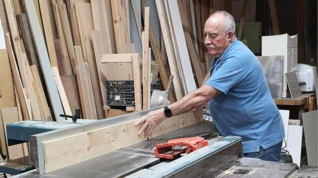 Antonio Solís, 67 años, carpintero jubilado: "Ahora el cliente cree que le estás engañando, antes confiaba en ti"