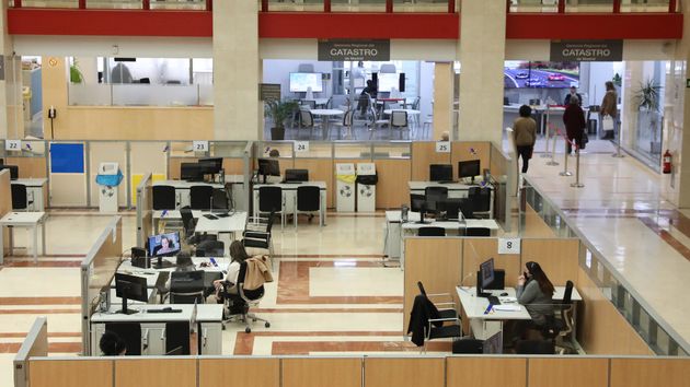 Los técnicos de Hacienda proponen al Gobierno acabar con las rebajas fiscales generalizadas y dar ayudas directas por la crisis en Oriente Medio