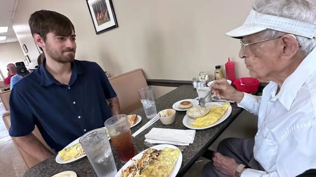 Comencé a cuidar personas para mantenerme mientras estudiaba enfermería y un hombre de 96 años se convirtió en uno de mis mejores amigos