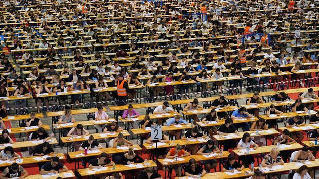 Reconocen el derecho de los opositores a recibir una copia del examen del ganador de la plaza