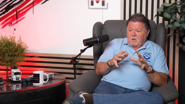 Antonio (60 años), camionero autónomo: "Quieren trabajar 8 horitas, para eso vete a una fábrica, aquí se echan 14, hay que sacar la faena"