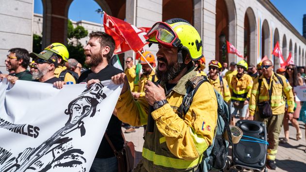 Los bomberos forestales se plantan y piden a Yolanda Díaz que se regule su jornada laboral y mejor prevención de riesgos laborales