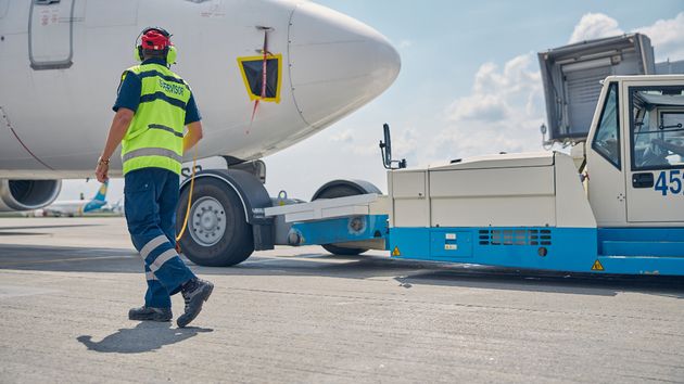 Europa admite una petición de USO para regular la salud laboral del personal de handling en los aeropuertos