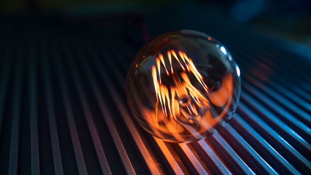 El precio de la luz hoy miércoles 1 de julio en el PVPC sigue bajando: hay cuatro franjas con la electricidad por debajo de los 100 euros